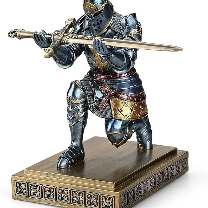 Home Decor Medieval - Portapenne Decorativo a Forma di Cavaliere