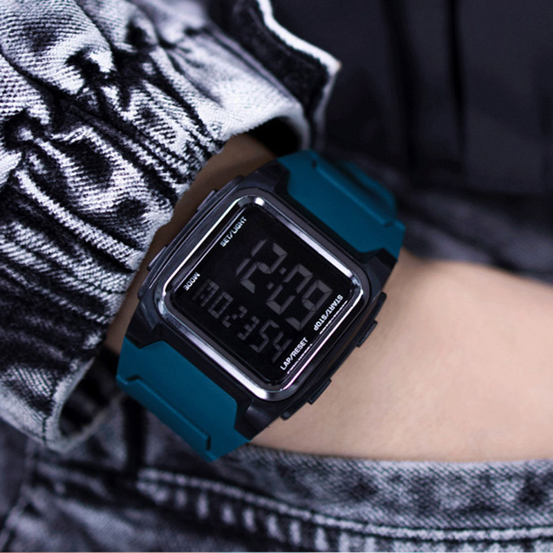 YIKAZE Orologio digitale da uo - Vintage Alarm Clock recensione e prezzo